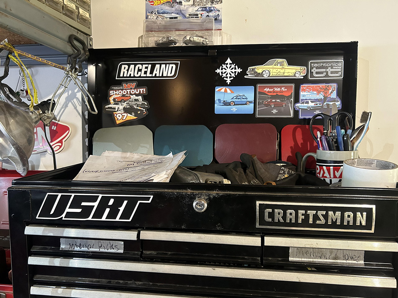 USRT black team logo decal