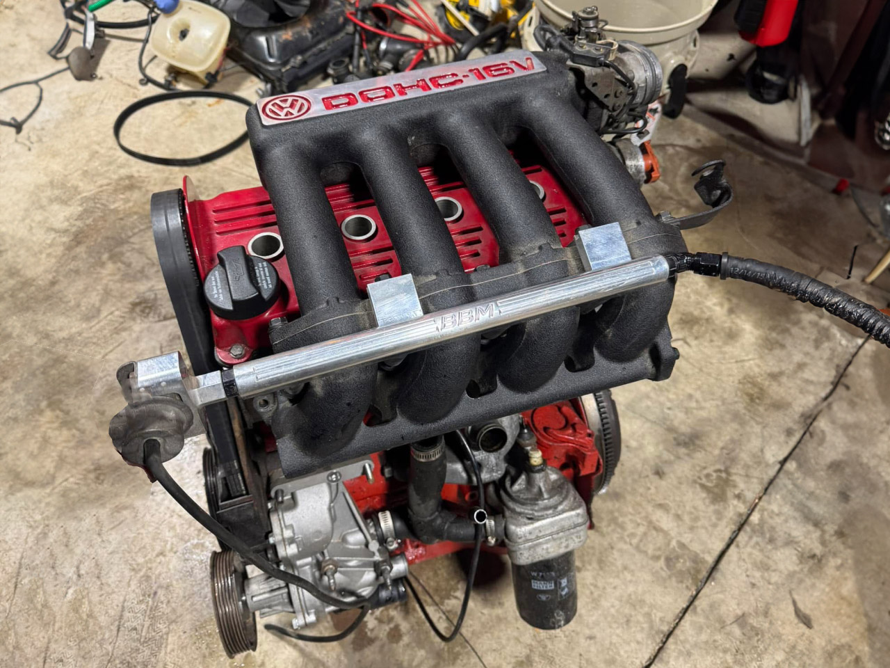 VW 16V fuel rail at USRT